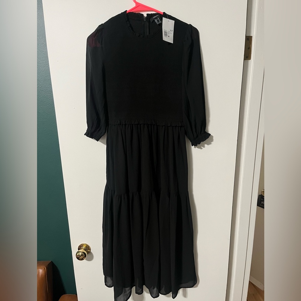 Forever 21 Textured/chiffon Black midi Dress NWT